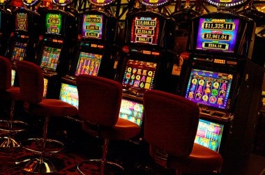 boyabet Pretty Gaming baccarat table on mobile showing live dealer, card layout, and betting interface